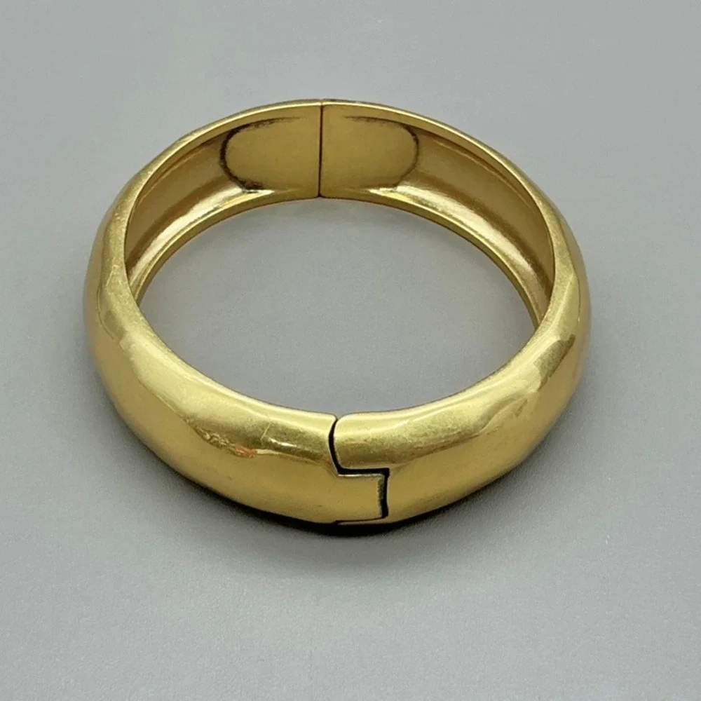 Stella & Dot Bracelet Womens Gold Tone Hinged Bangle Hammered Cuff 7 Inches